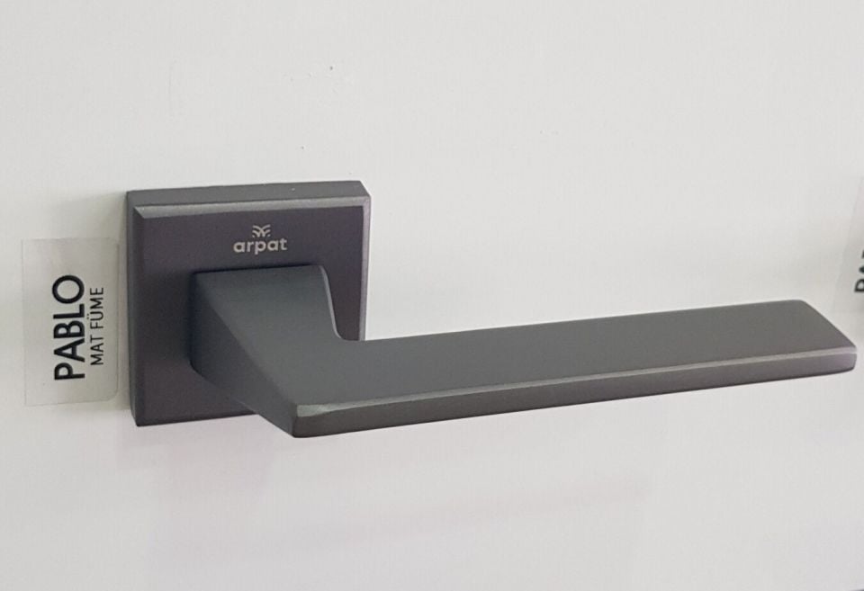 ARPAT PABLO MAT FÜME İTALYAN KARE ROZETLİ ALÜMİNYUM WC KAPI KOLU TAKIM