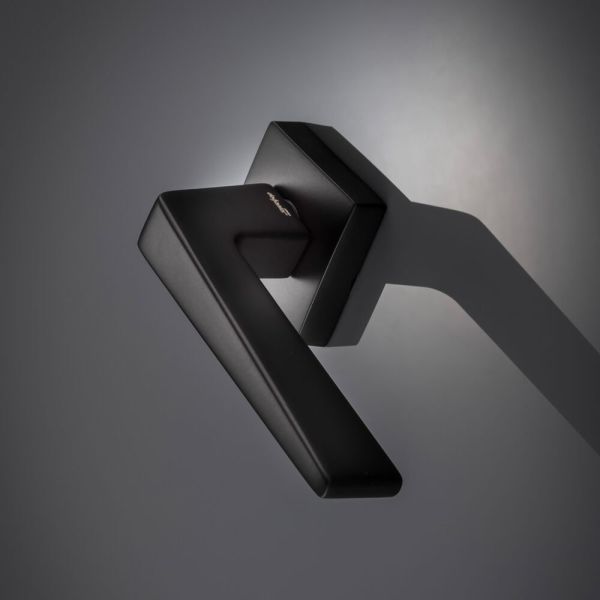 DOĞANLAR PENTA MAT SİYAH ROZETLİ KAPI KOLU TAKIM